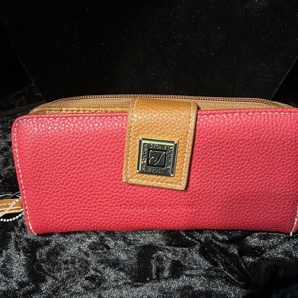 Stone Mountain Wallet